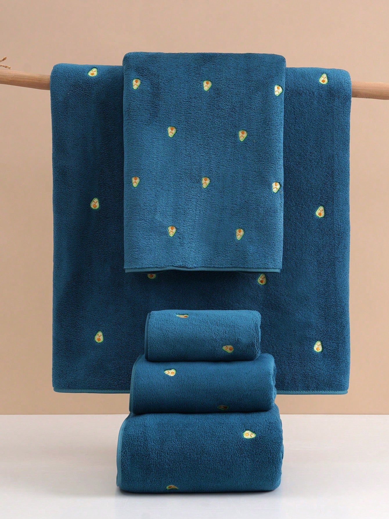 منشف حمام أفوكادو مطرز عادي من فليس كورال يمتص الماء، 1 قطعة