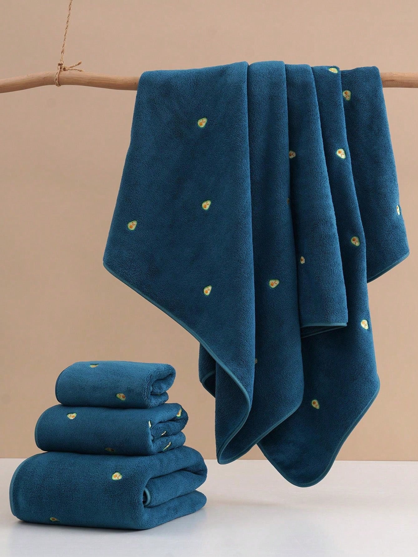 منشف حمام أفوكادو مطرز عادي من فليس كورال يمتص الماء، 1 قطعة