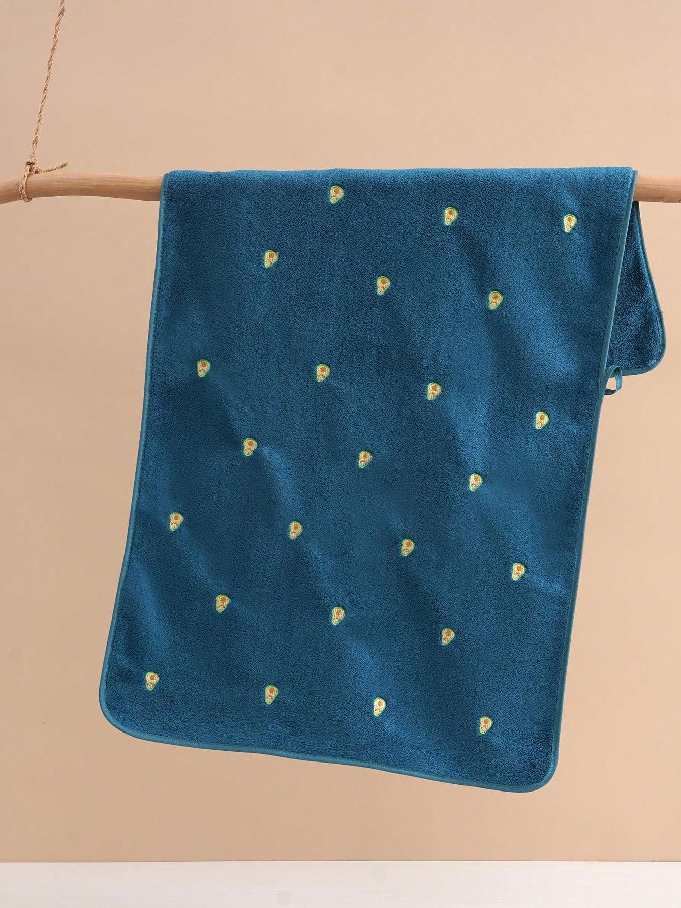 منشف حمام أفوكادو مطرز عادي من فليس كورال يمتص الماء، 1 قطعة