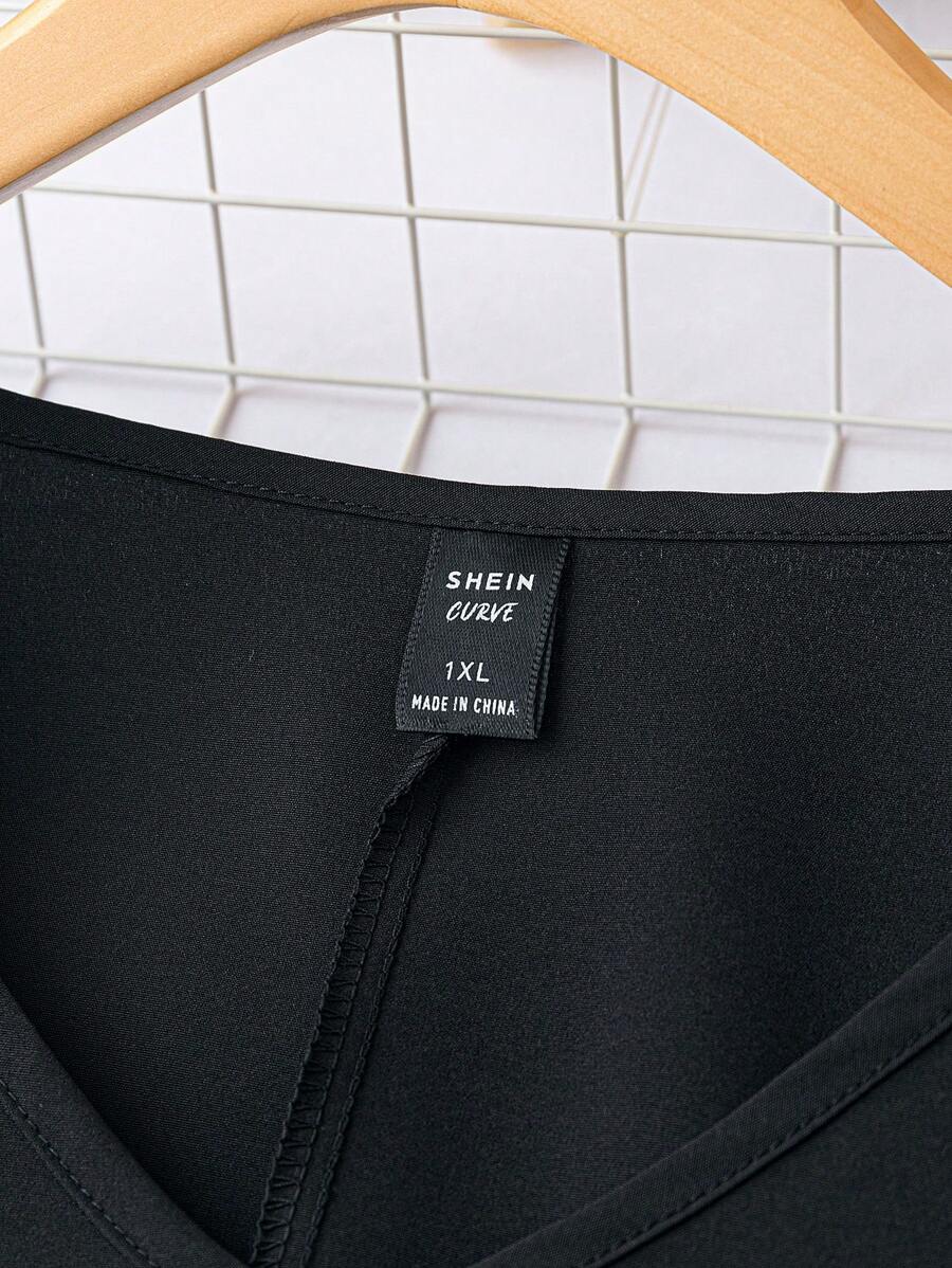 ملابس علوية حجم كبير