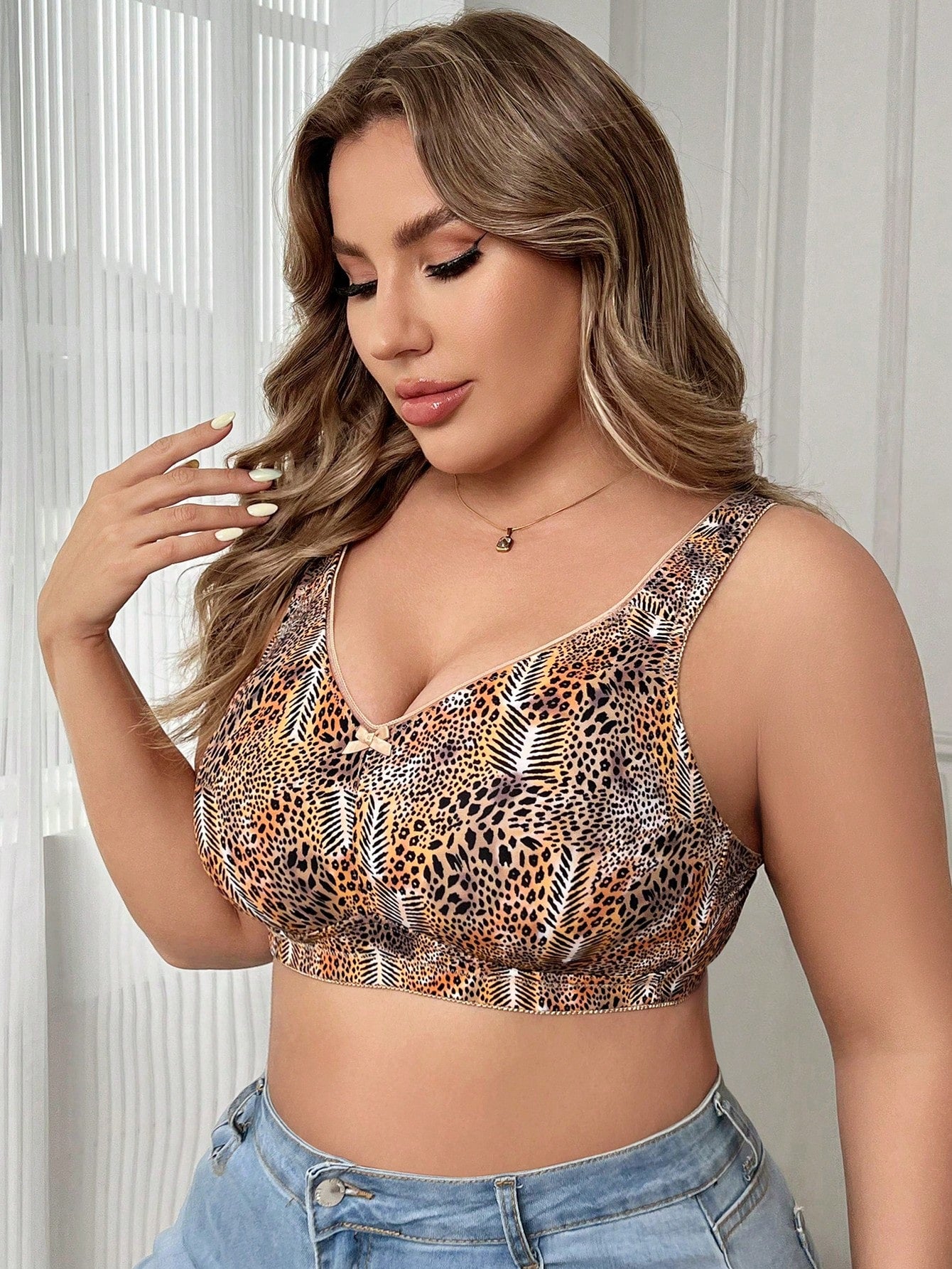 صدرية كبيرة الحجم بطبعة فهد مريحة وداعمة بدون أسلاك، قطعة واحدة