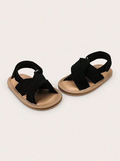 زوج من صنادل الكتان لفتيات