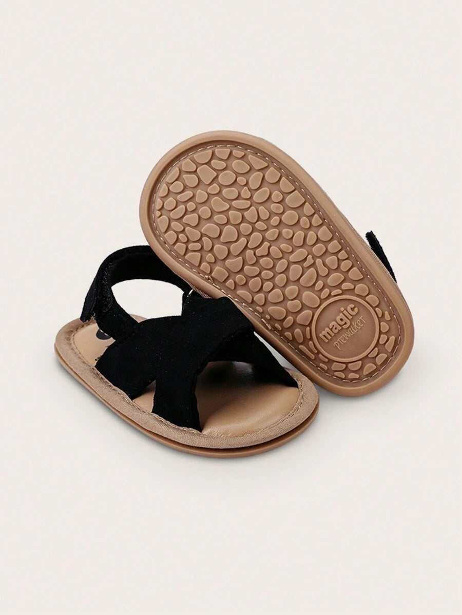 زوج من صنادل الكتان لفتيات