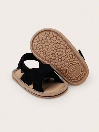 زوج من صنادل الكتان لفتيات