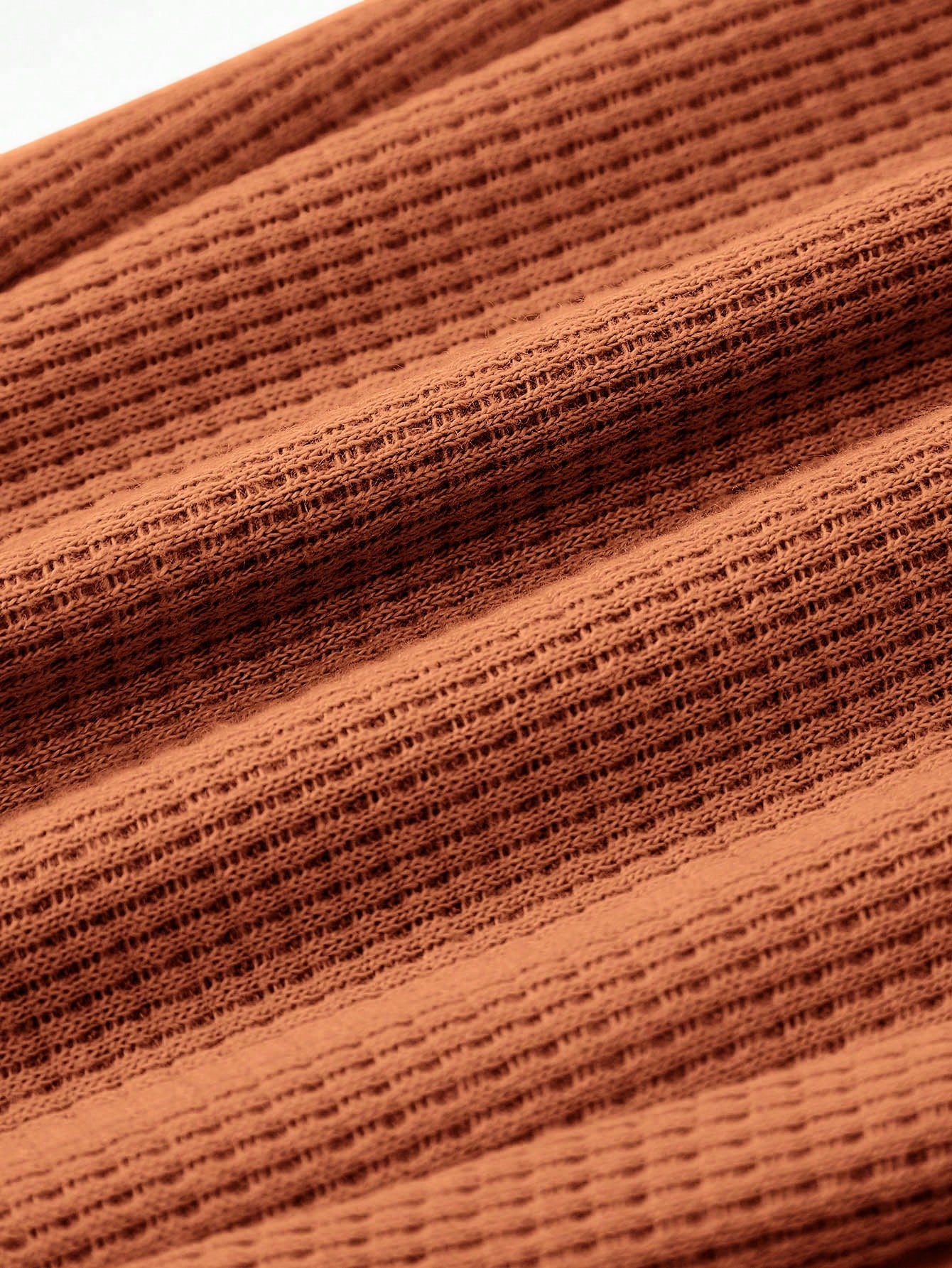 بلوفر وبنطلون رياضي تفاصيل مرقع بعبارة للاولاد الاطفال