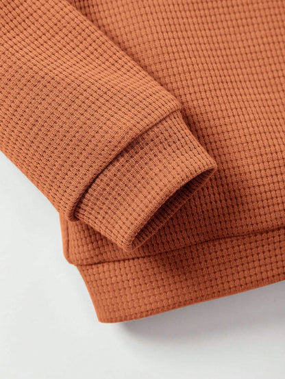 بلوفر وبنطلون رياضي تفاصيل مرقع بعبارة للاولاد الاطفال