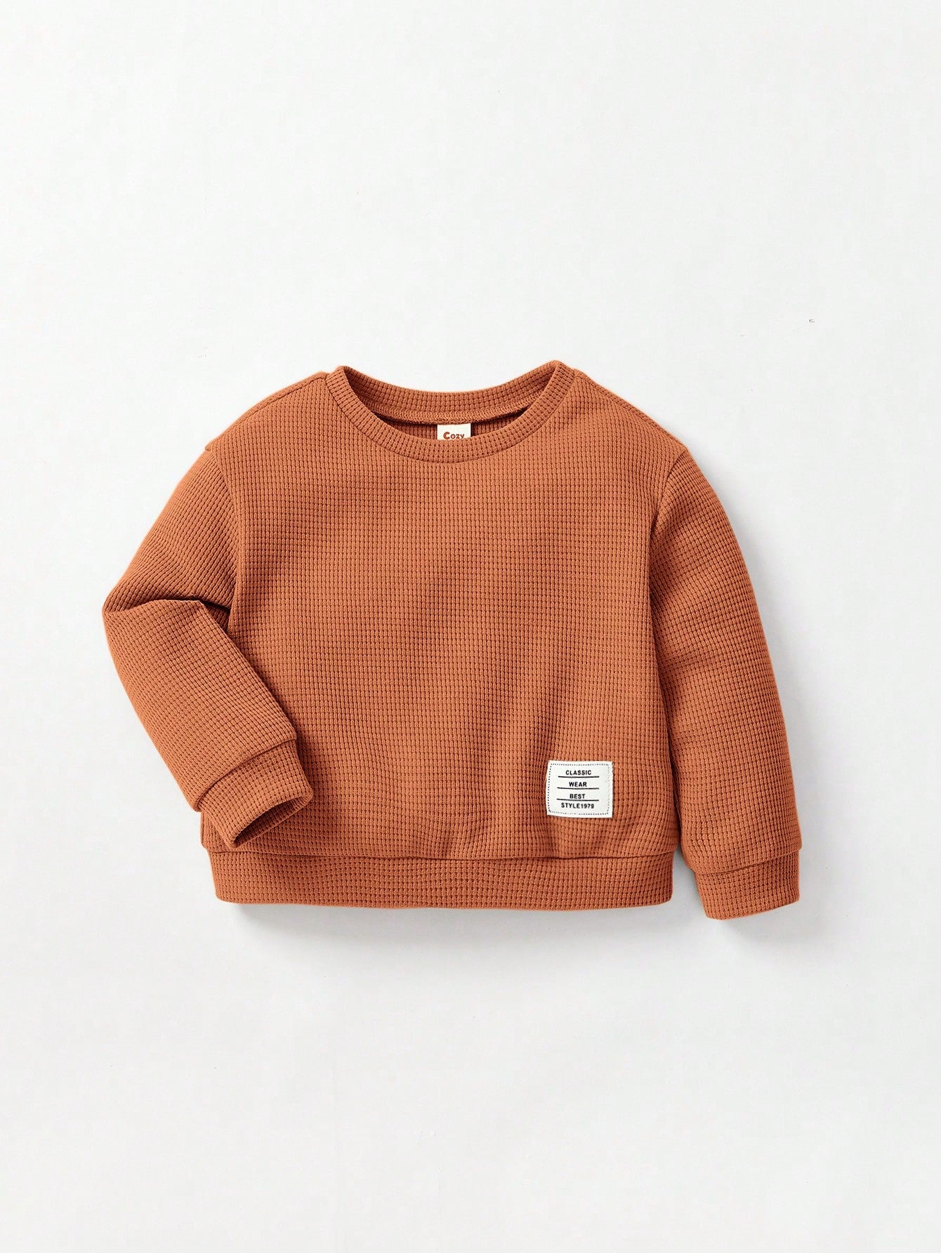 بلوفر وبنطلون رياضي تفاصيل مرقع بعبارة للاولاد الاطفال