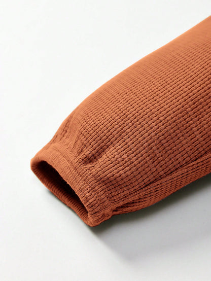 بلوفر وبنطلون رياضي تفاصيل مرقع بعبارة للاولاد الاطفال