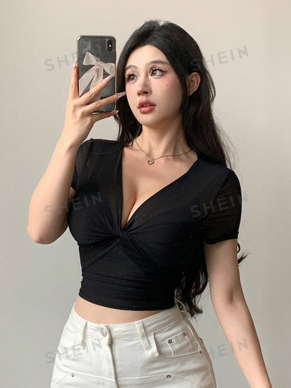 ملابس علوية نسائية