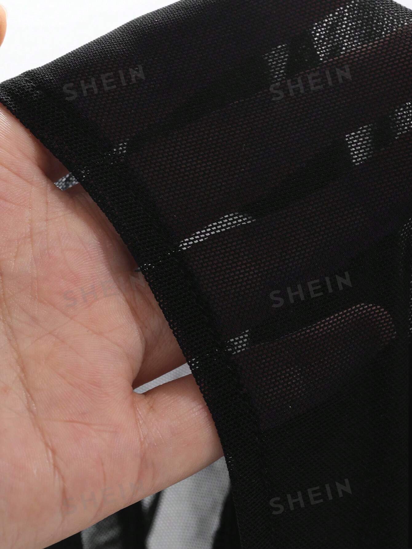 ملابس علوية نسائية