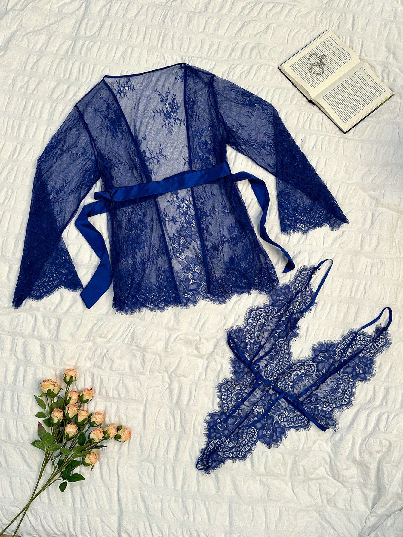 ملابس داخلية بلون أسود جذابة مصنوعة من الدانتيل بمقاس كبير للسيدات