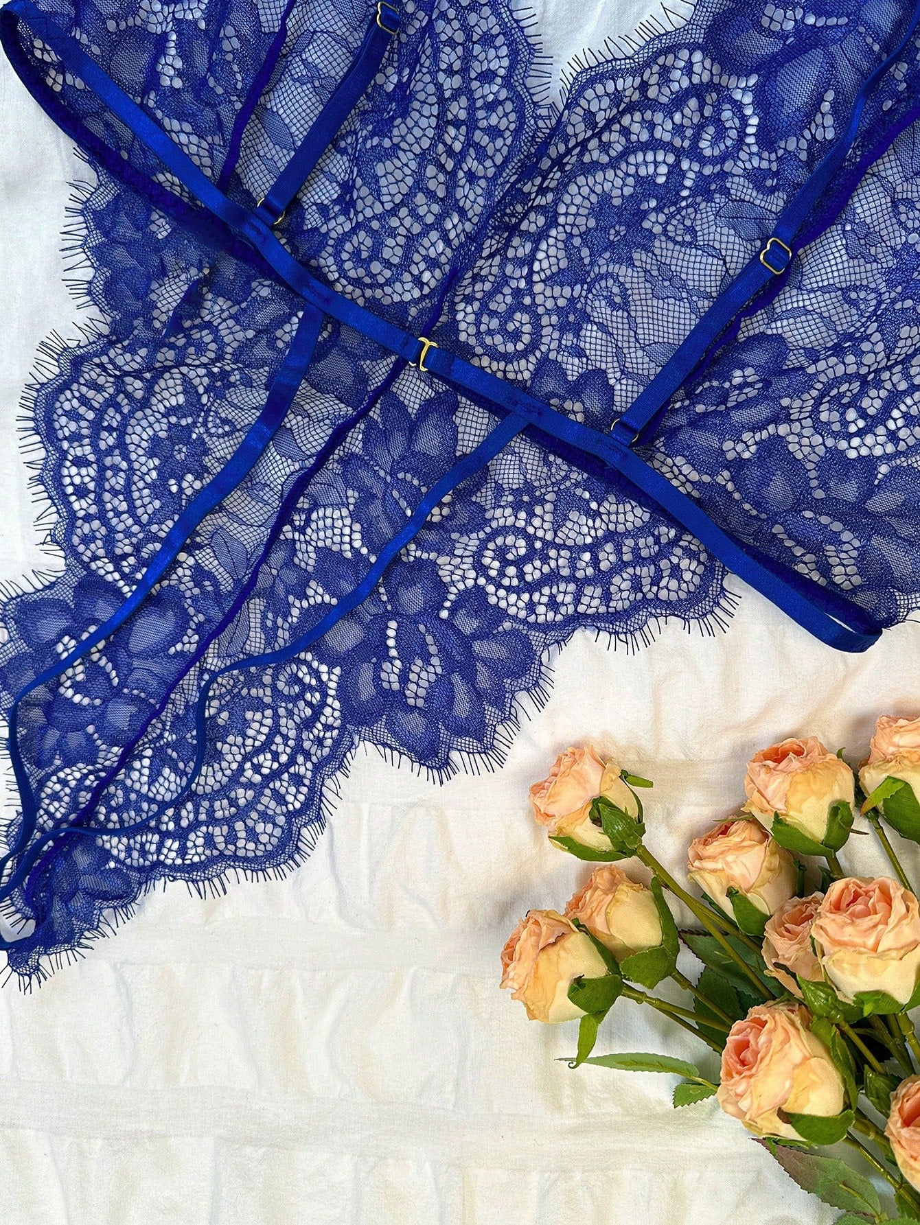 ملابس داخلية بلون أسود جذابة مصنوعة من الدانتيل بمقاس كبير للسيدات