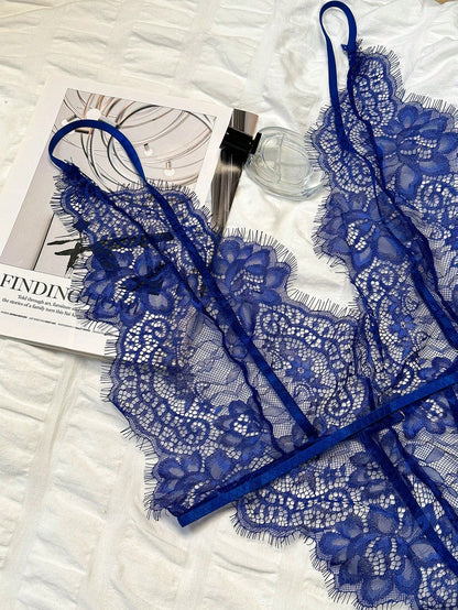 ملابس داخلية بلون أسود جذابة مصنوعة من الدانتيل بمقاس كبير للسيدات