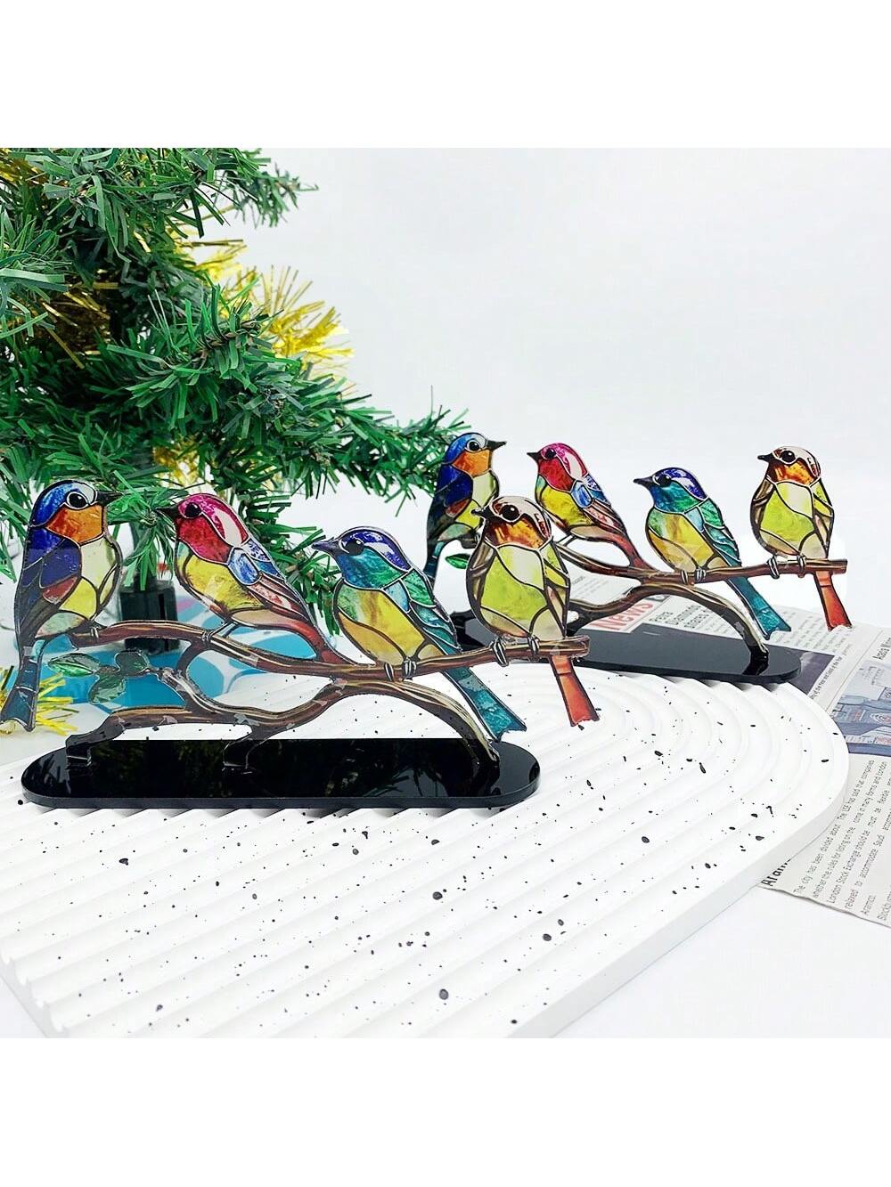 زخرفة سطح مكتب طائر ملونة مع فروع للمنزل