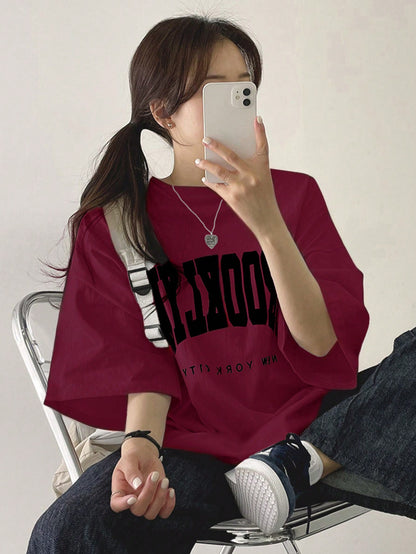 تيشرت رجالي برقبة مستديرة وأكمام قصيرة بتصميم طباعة الحروف لفصل الصيف