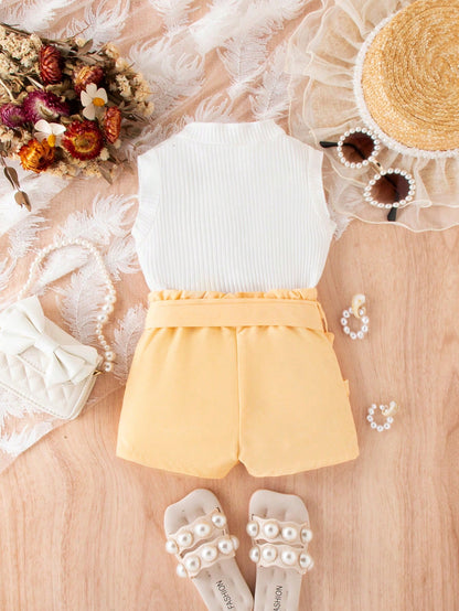 مجموعة ملابس علوية بناتية ربيعية-صيفية بدون أكمام وأربطة صغيرة وسروال قصير بحزام خصر للأزياء الصيفية للفتيات الرضع الأنيقات والعارضات