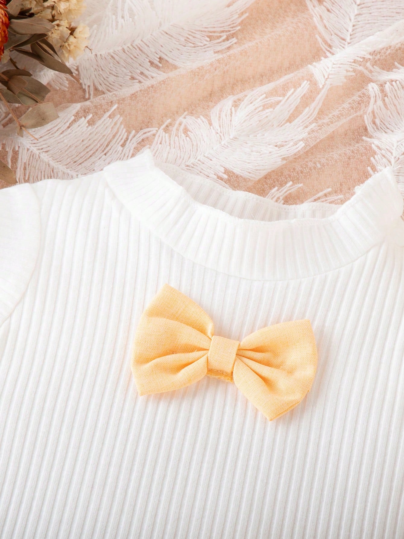 مجموعة ملابس علوية بناتية ربيعية-صيفية بدون أكمام وأربطة صغيرة وسروال قصير بحزام خصر للأزياء الصيفية للفتيات الرضع الأنيقات والعارضات