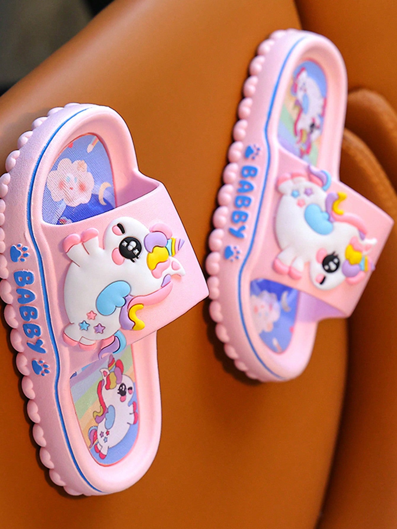 زوج من نعال الأميرة الجميلة للربيع والصيف، صنادل فتيات كرتونية ناعمة الملمس مناسبة للأنشطة الداخلية والخارجية والشاطئية