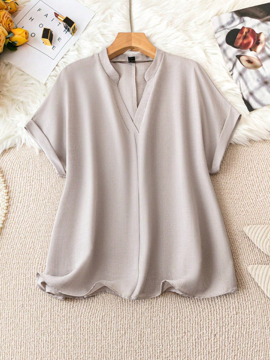 قميص نسائي بأكمام الخفاش بياقة مشقوقة بلون سادة
