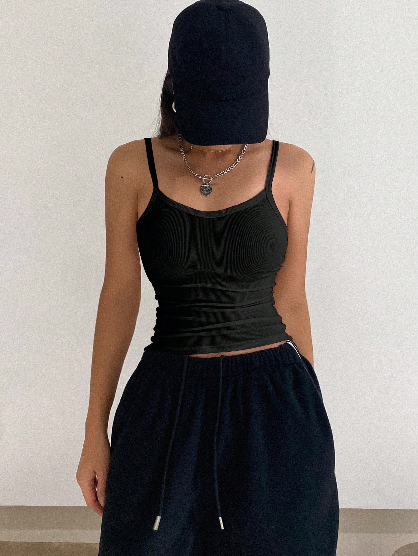 ملابس علوية بدون أكمام نحيف مطوي  لصيف النساء