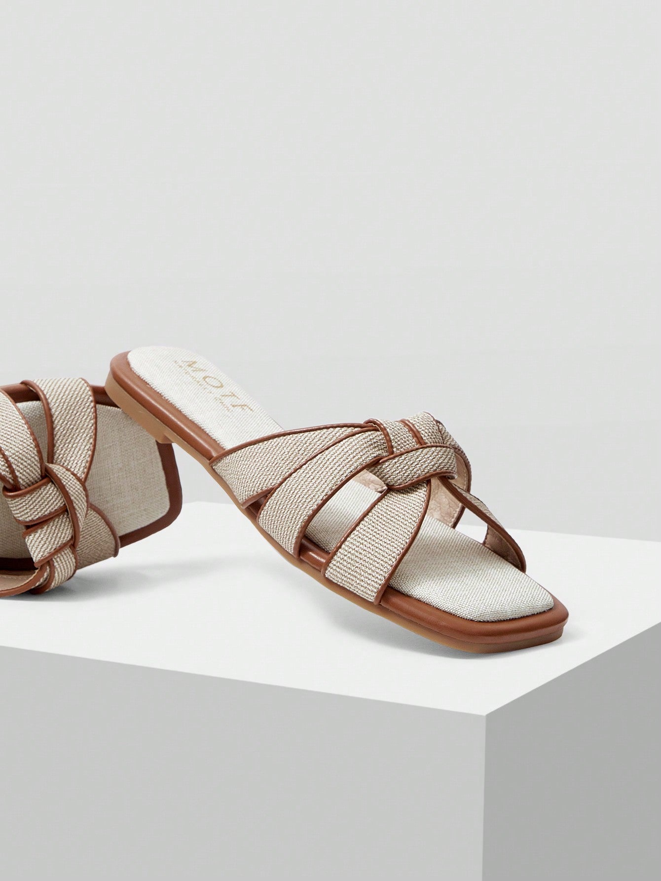 صنادل مسطحة نسائية