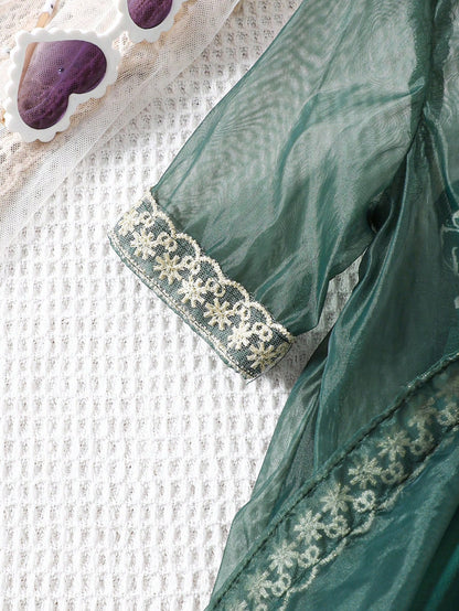 فستان بحمالات رفيعة مزين بالدانتيل الكاجوال