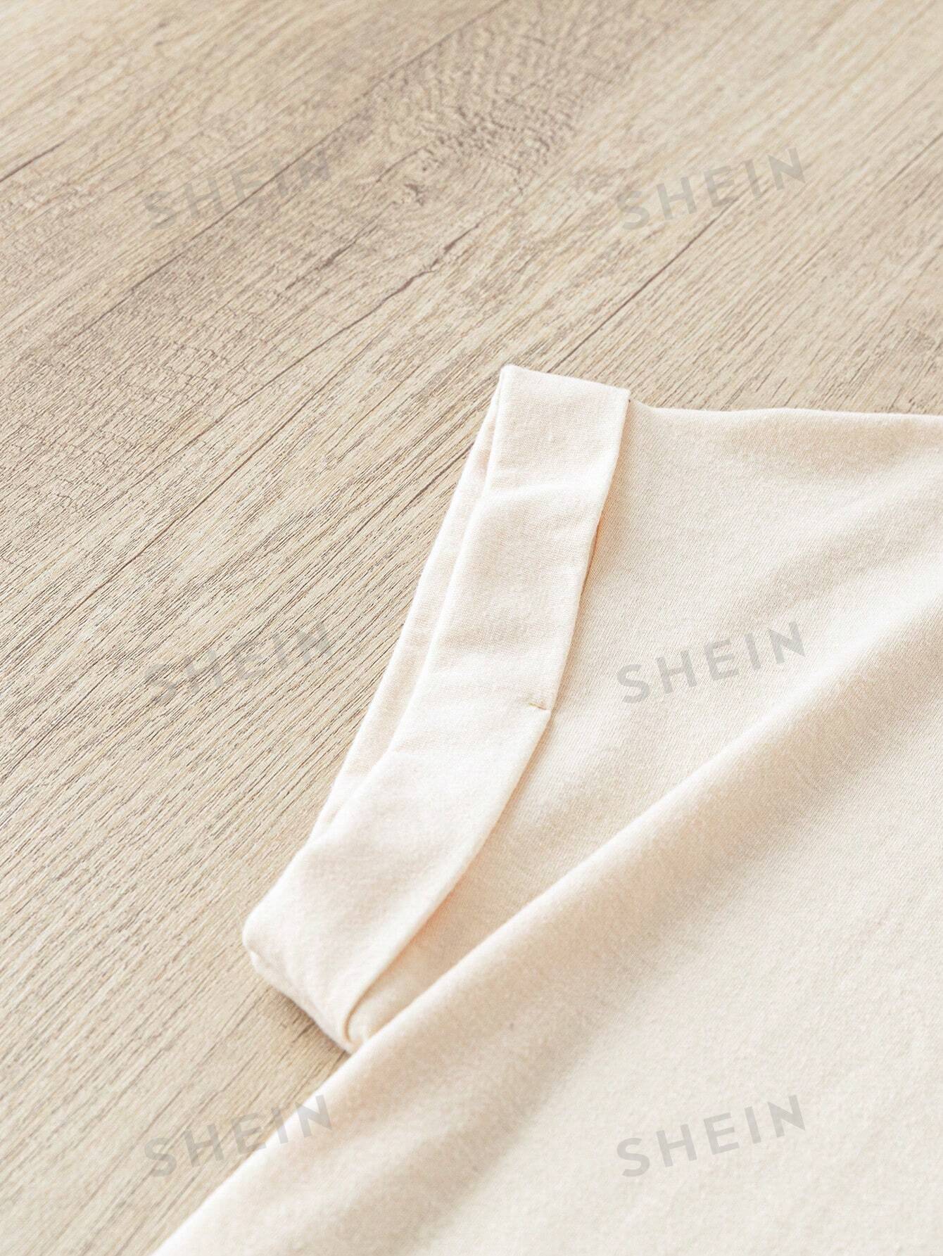 فستان نسائي برقبة دائرية و أكمام قصيرة واسعة القَصَّة بنمط دوار الشمس، مناسب للاستخدام الصيفي لتحافظي على جمالك