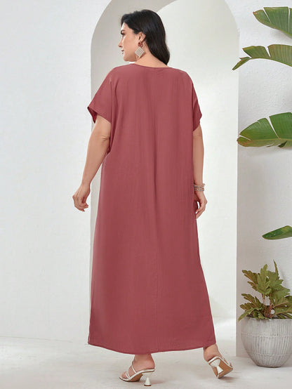 فستان صيفي بحجم كبير عارضة، عنق مستدير، تصميم ملون بقطع الدانتيل، كم فراشة، طويل الأكمام