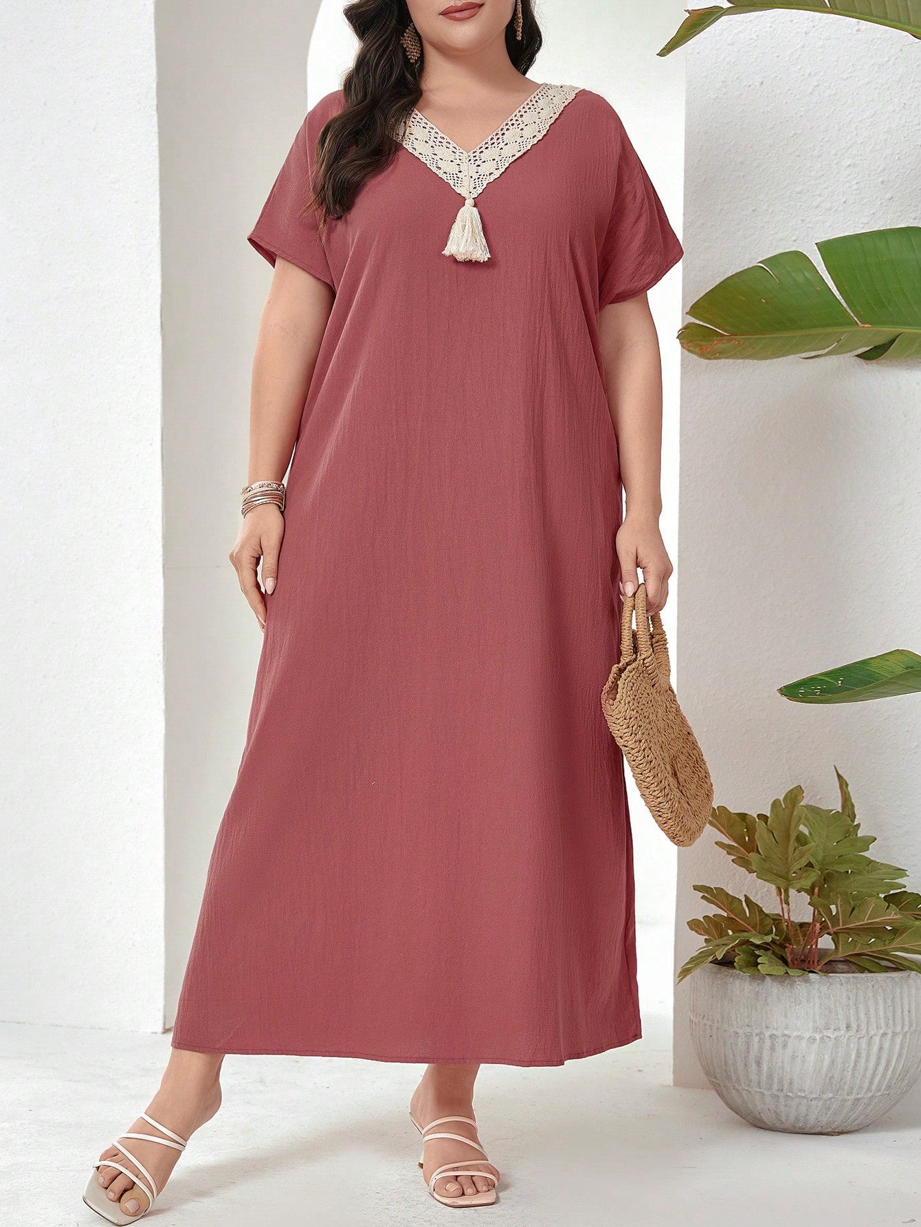 فستان صيفي بحجم كبير عارضة، عنق مستدير، تصميم ملون بقطع الدانتيل، كم فراشة، طويل الأكمام