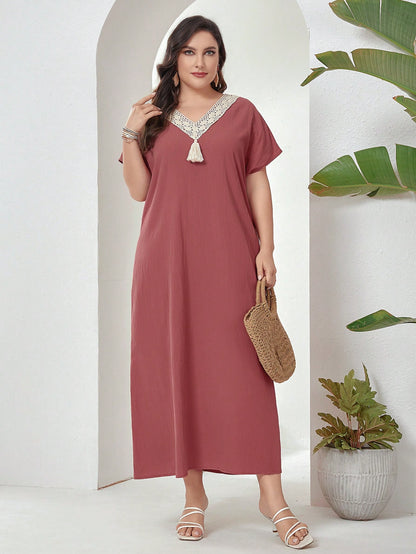 فستان صيفي بحجم كبير عارضة، عنق مستدير، تصميم ملون بقطع الدانتيل، كم فراشة، طويل الأكمام