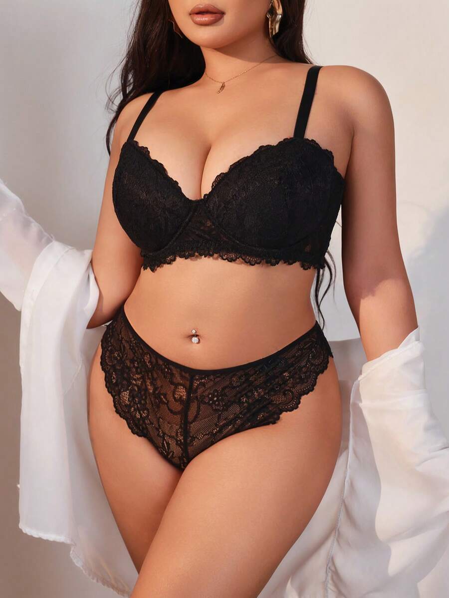 طقم ملابس داخلية دانتيل بحمالة وسروال بتصميم لون واحد مع سلك من الأحجام الكبيرة
