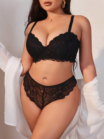 طقم ملابس داخلية دانتيل بحمالة وسروال بتصميم لون واحد مع سلك من الأحجام الكبيرة