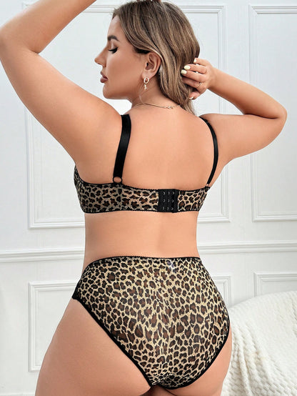 طقم من قطعتين بحجم كبير ، سلبرة من الدانتيل ذات طبعة نمر ، حمالة صدر وسروال