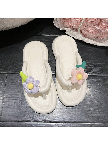 صنادل نسائية بيضاء عصرية جديدة للصيف مزينة بتصميم زهرة جذابة تناسب الارتداء السريع، نعل سميك من EVA مبطن لتوفير الراحة
