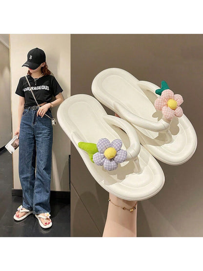 صنادل نسائية بيضاء عصرية جديدة للصيف مزينة بتصميم زهرة جذابة تناسب الارتداء السريع، نعل سميك من EVA مبطن لتوفير الراحة