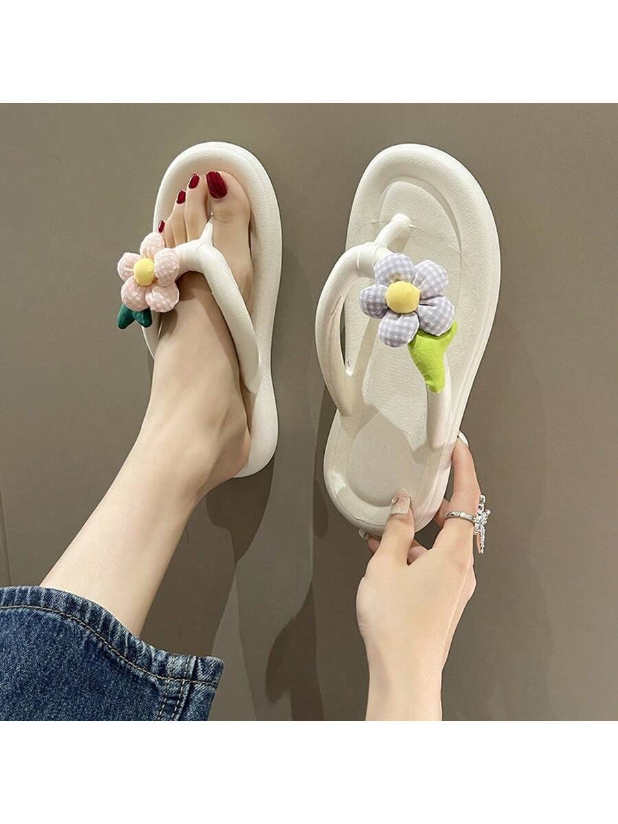 صنادل نسائية بيضاء عصرية جديدة للصيف مزينة بتصميم زهرة جذابة تناسب الارتداء السريع، نعل سميك من EVA مبطن لتوفير الراحة