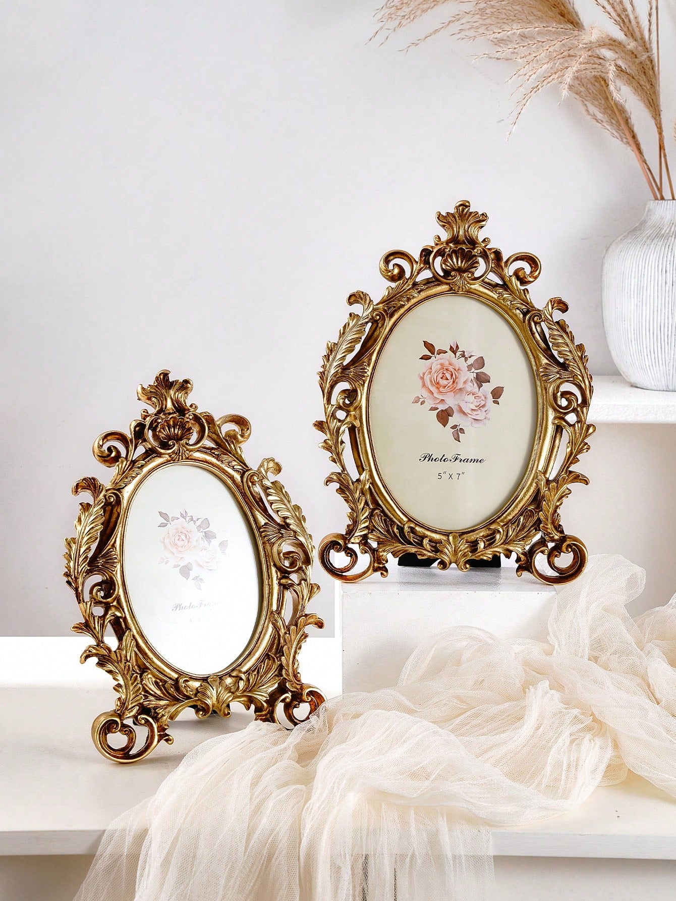 إطار صور بشكل بيضاوي ورديقي أوروبي مزخرف