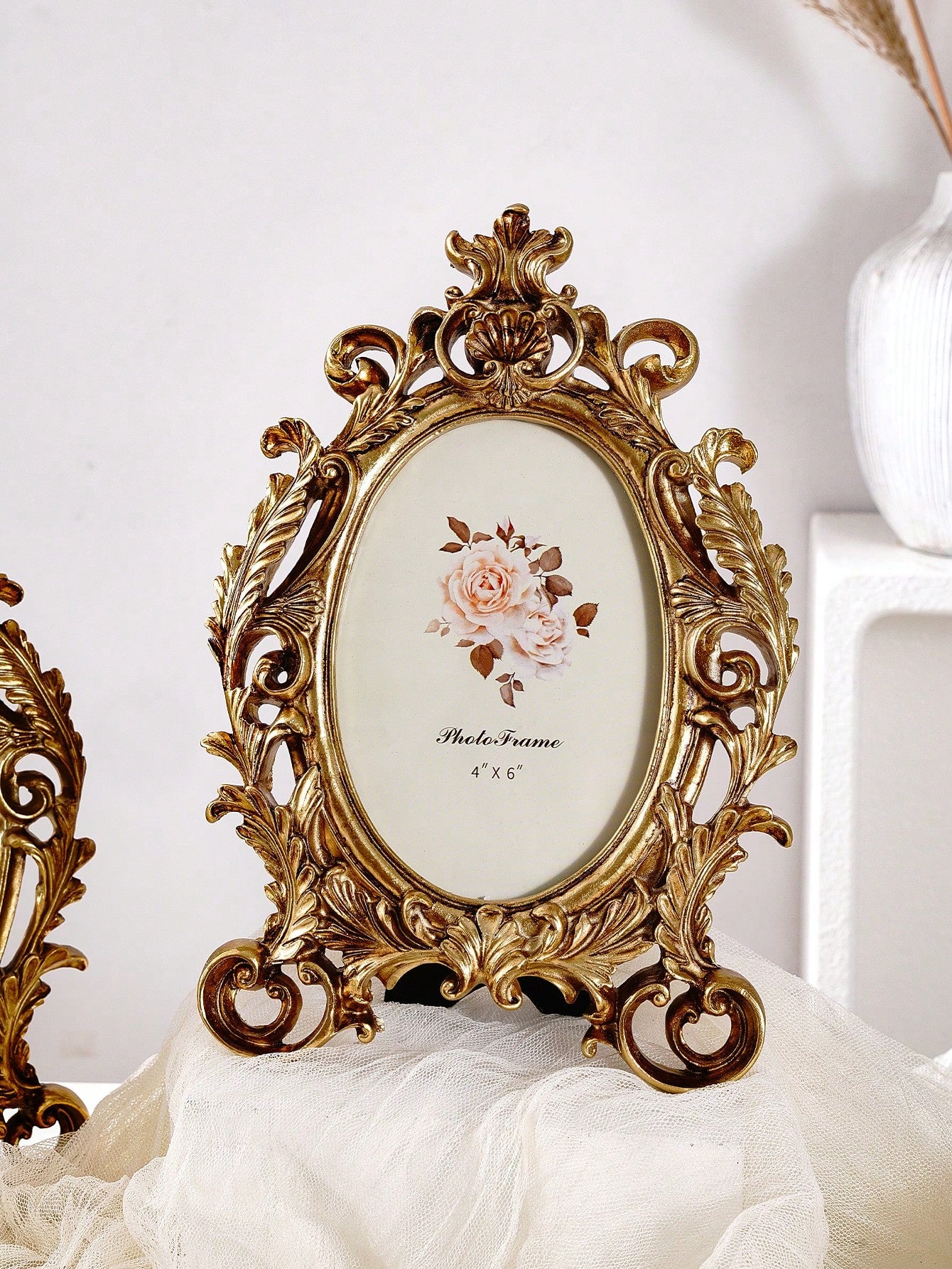 إطار صور بشكل بيضاوي ورديقي أوروبي مزخرف