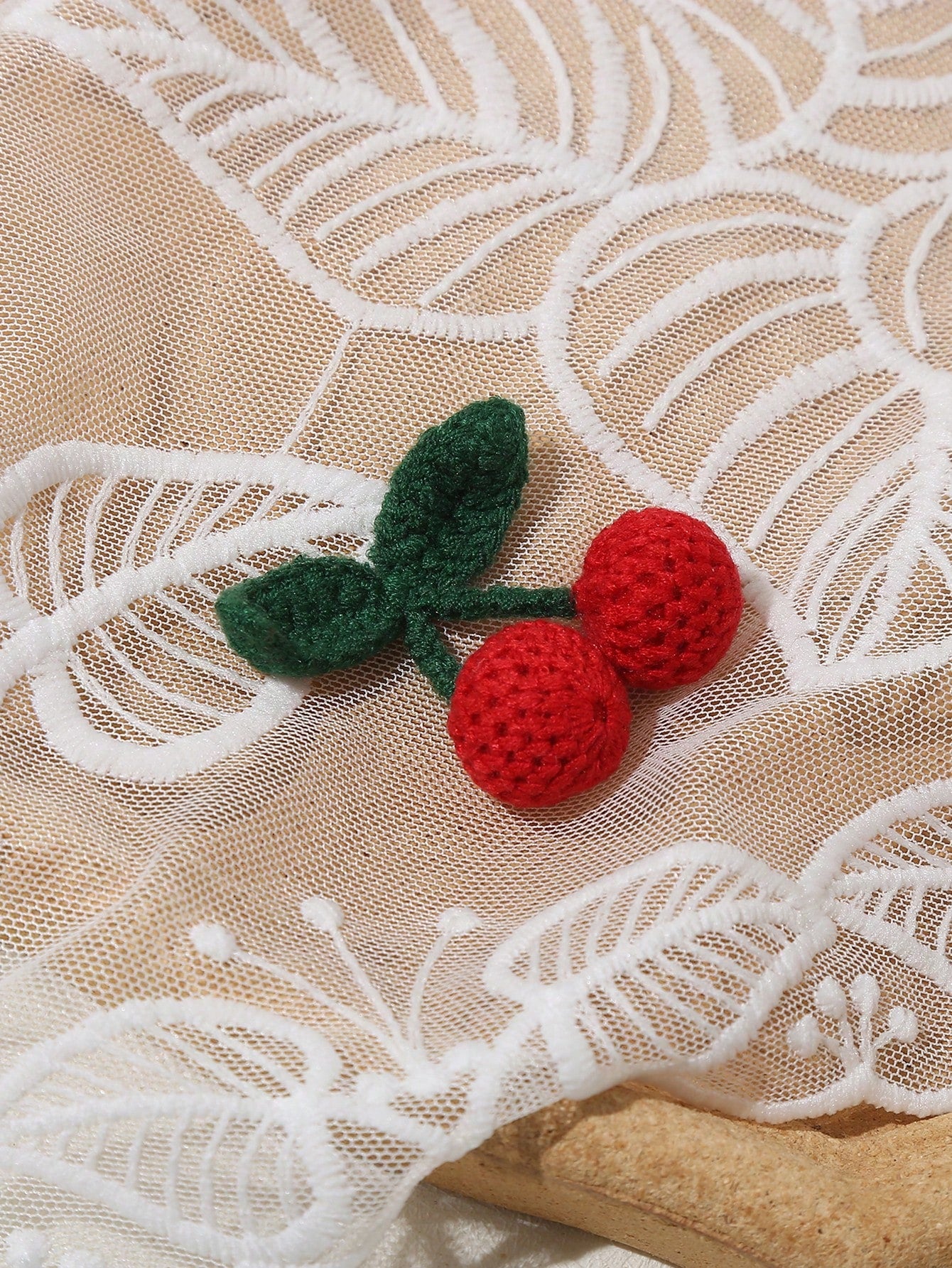 حلقة رأس شال ثلاثي الأطراف مطبوع عليها تفاح الكرز الحلو والجميل مع نسيج شبكي، نمط الريف البوهيمي 1 قطعة