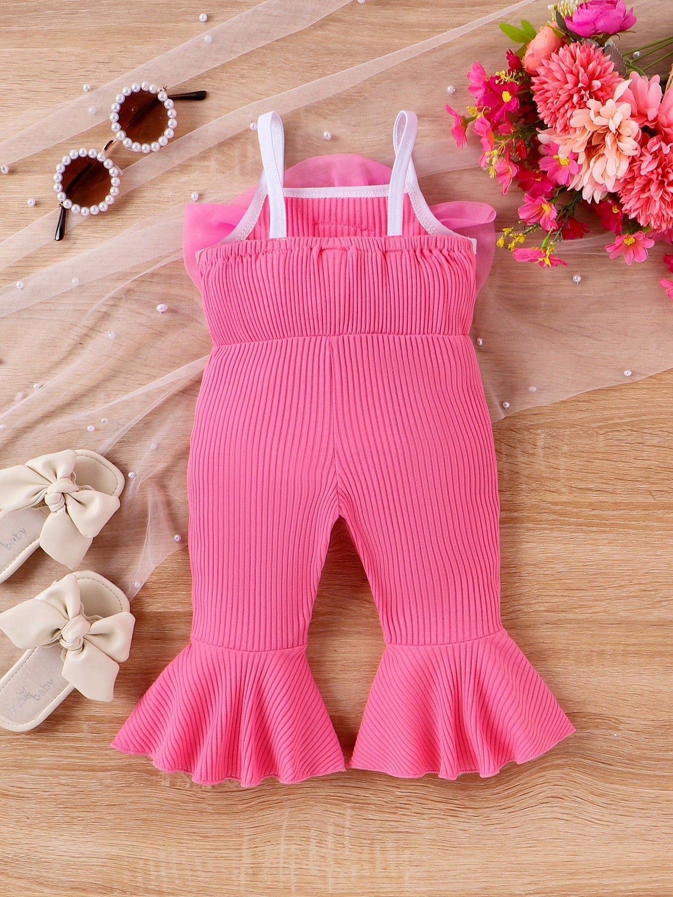 بدلة قفطانية للأطفال الرضع البنات بحمالة مع فصوص رومانسية وتفاصيل زهرية