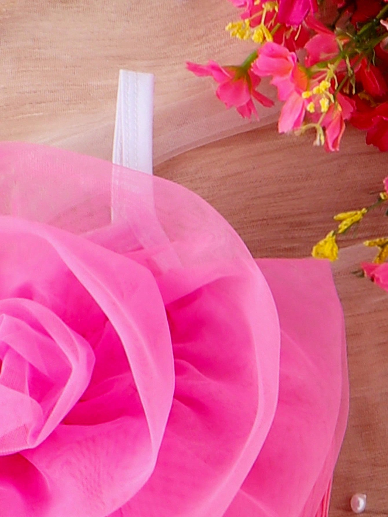 بدلة قفطانية للأطفال الرضع البنات بحمالة مع فصوص رومانسية وتفاصيل زهرية