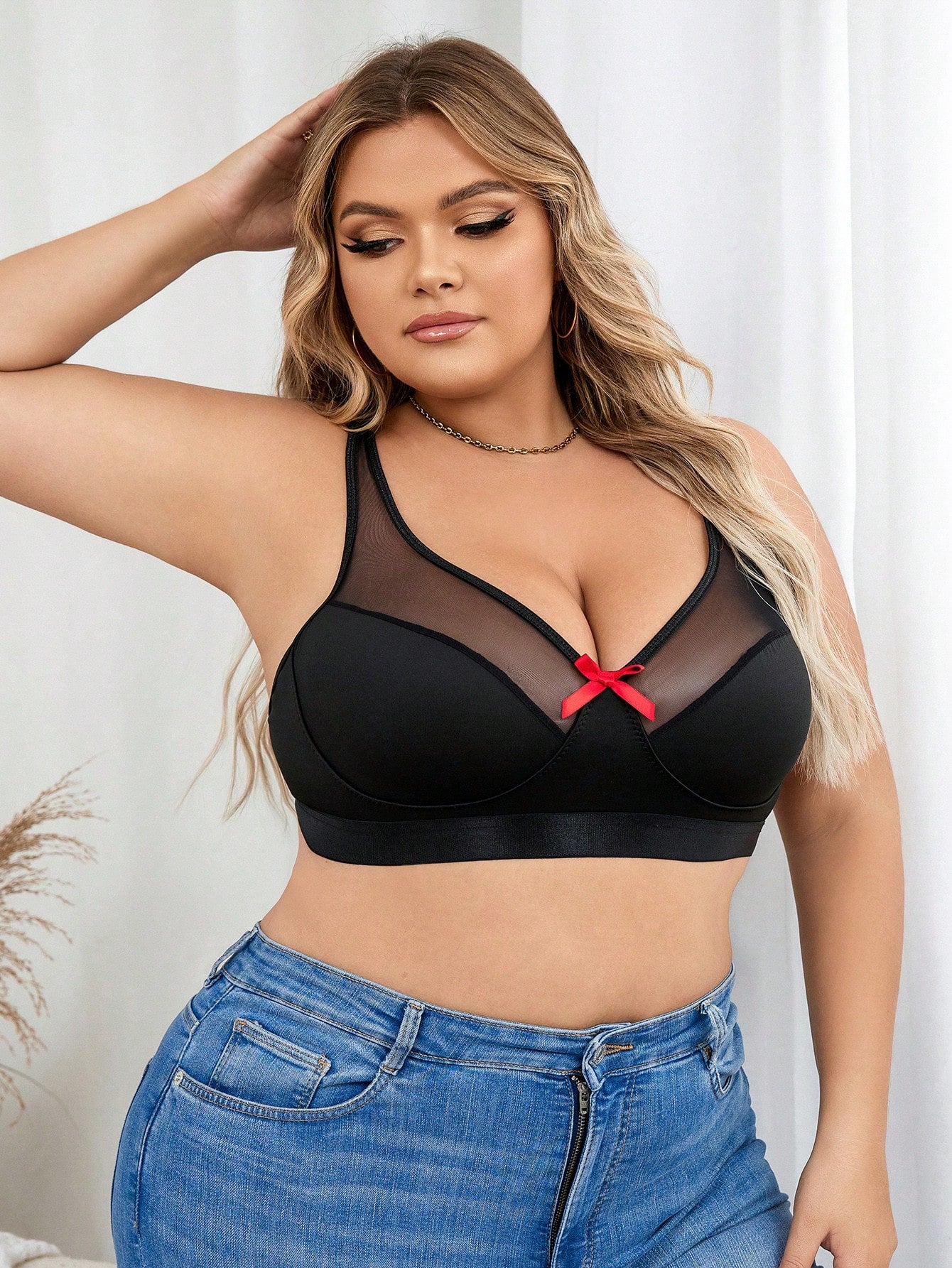 حمالة صدر من الحرير اللبني ذات مقاس زائد مع شبكة شفافة (قطعة واحدة)