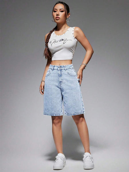 سروال جينز نسائي بسيط بلون سادة للإطلالة العصرية خلال الصيف