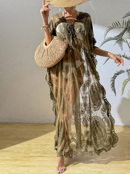 فستان طويل مطرز من الشبكة الشفافة لتغطية الشاطئ في العطلات