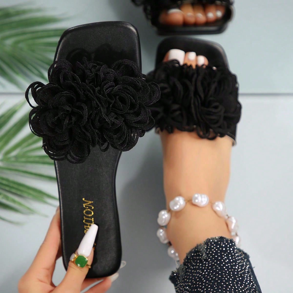 صندل شاطئ صيفي عاري القدم من الأزهار الزخرفية الشعبية العصرية، الوافد الجديد للأحذية الشاطئية الأنيقة