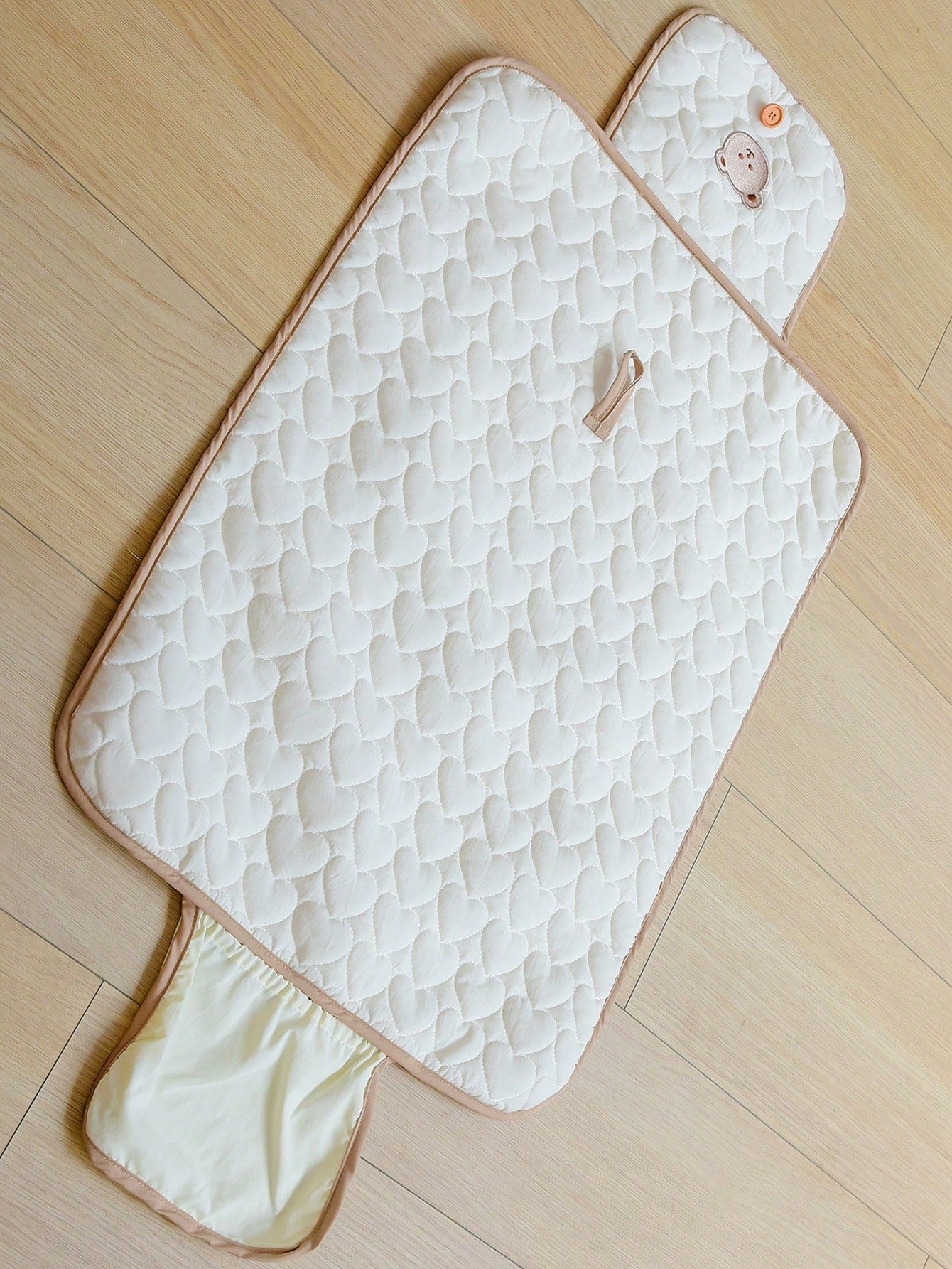 قطعة واحدة حصيرة تغيير حفاضات طفل قابلة للطي وحصيرة مقاومة للماء