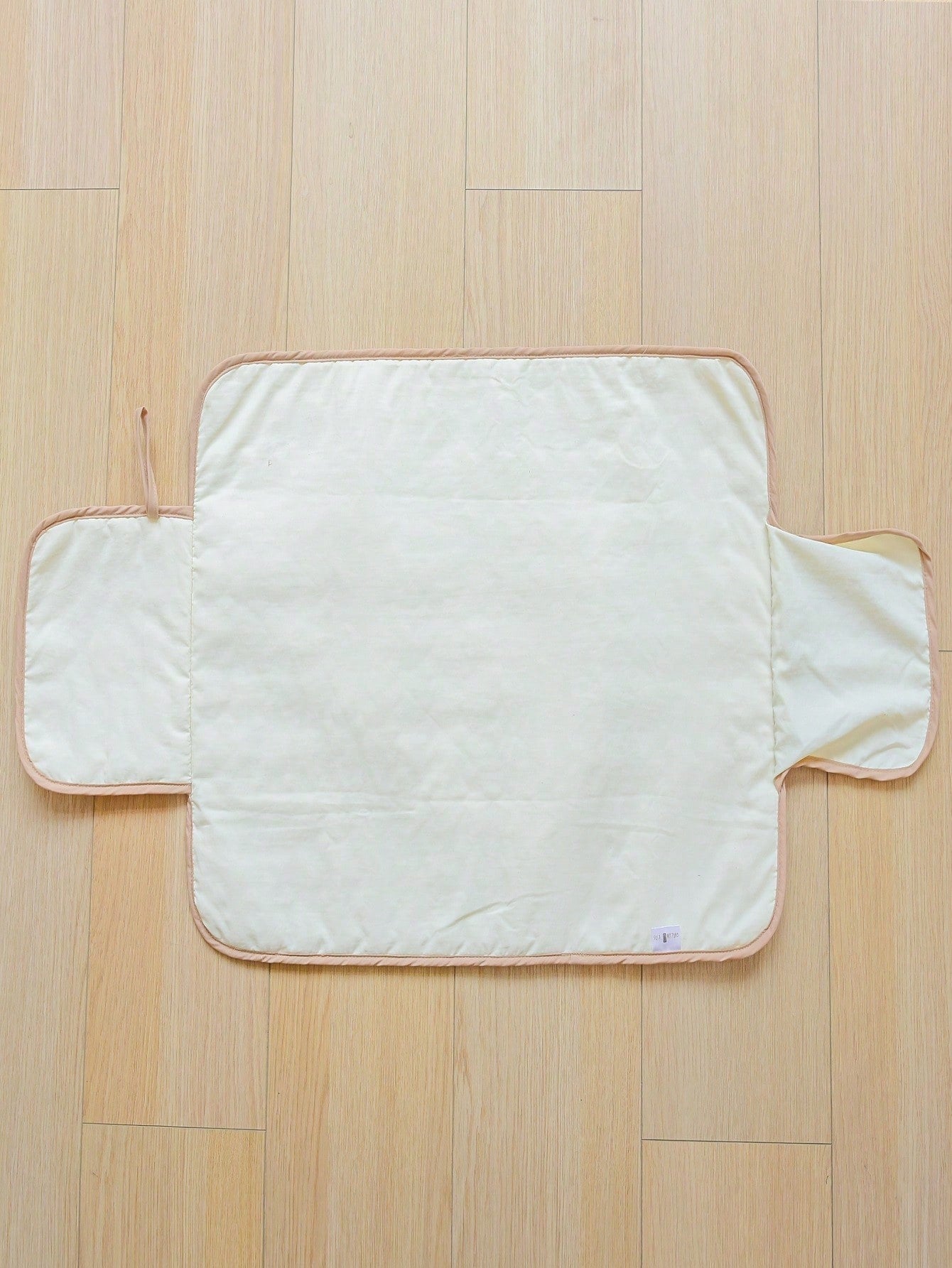 قطعة واحدة حصيرة تغيير حفاضات طفل قابلة للطي وحصيرة مقاومة للماء