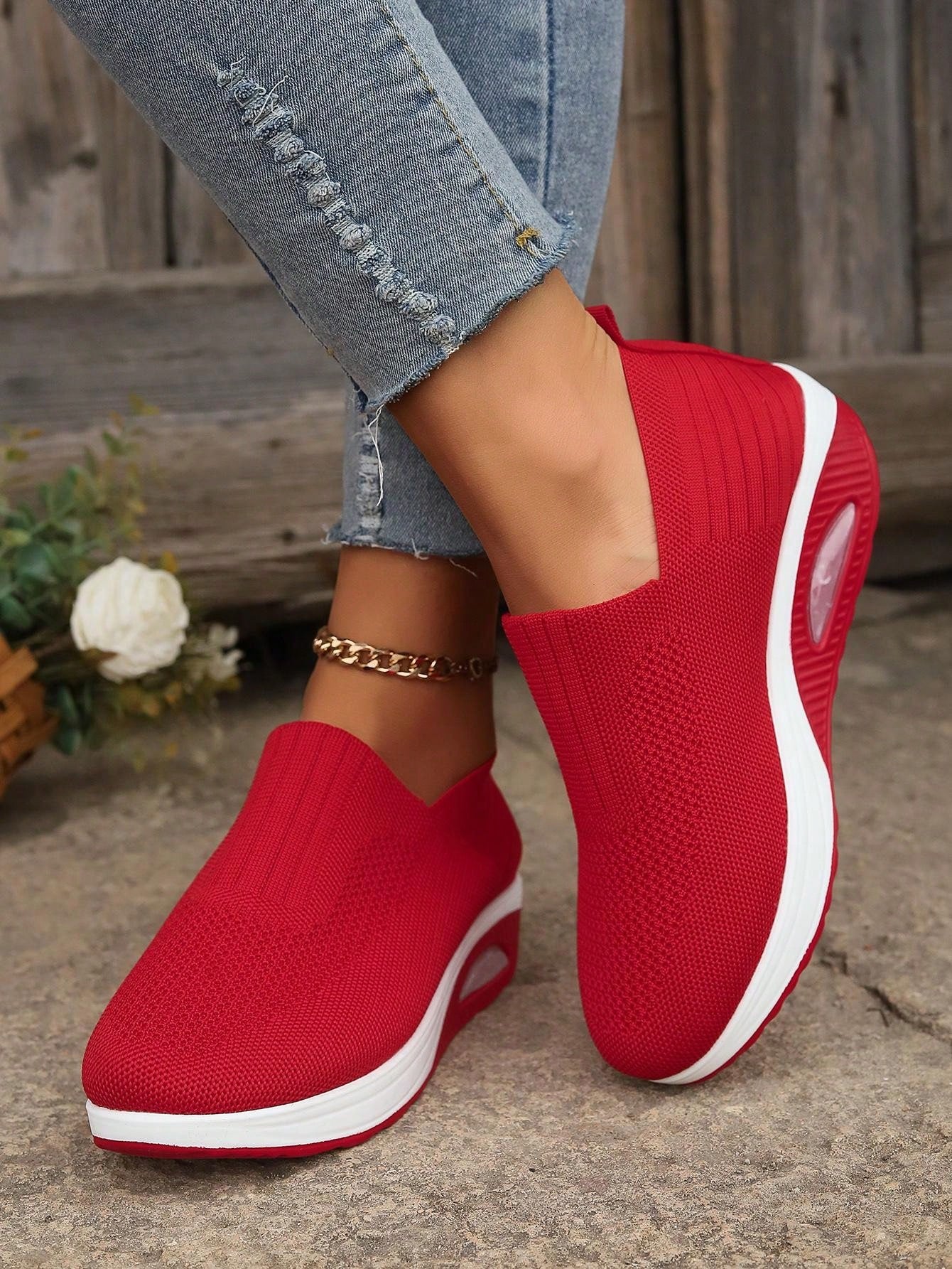 حذاء رياضي محبوك جديد للحدود الهائمة ، مريح ومسامي ومعزز بنعل ناعم مضاد للانزلاق، حذاء رياضي بتوسيدة هوائية من الشبكة للنساء.