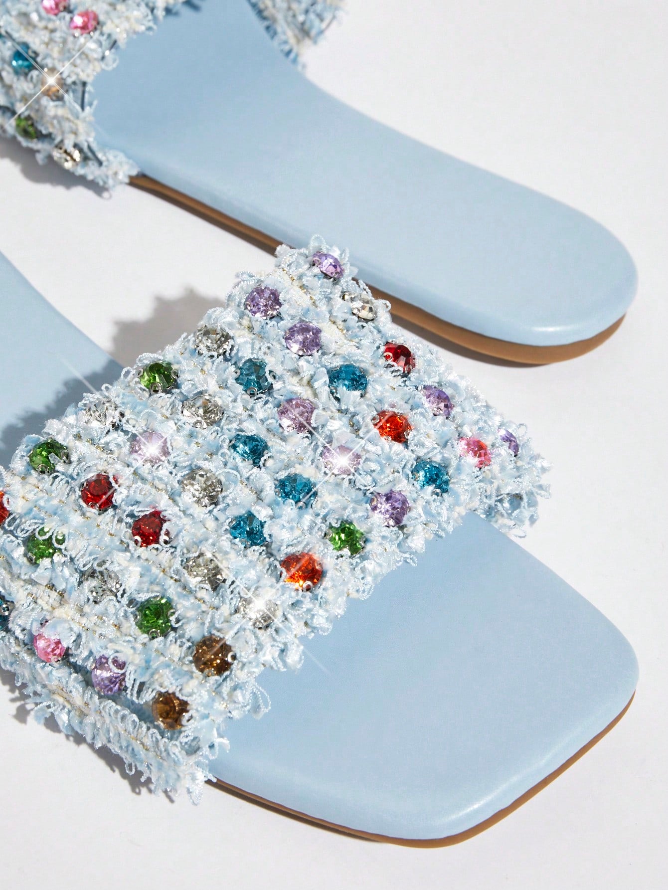 صنادل نسائية مربعة الأصابع واسعة النطاق بتصميم متعدد الألوان، وصلح جديد للصيف، أنيقة وأنيقة.