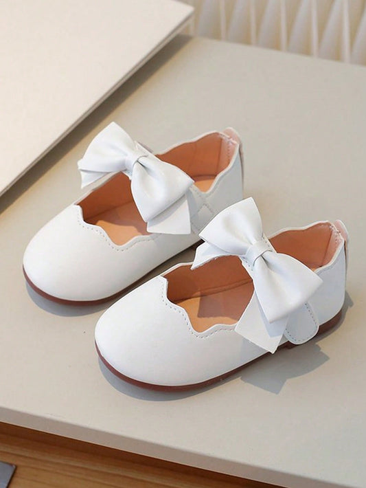 زوج واحد من أحذية ماري جين للفتيات ذات عقدة فيونكة من الدانتيل بمقدمة مستديرة، مادة البولي يوريثان مع إغلاق بخطاف وحلقة، مناسب للحفلات الخارجية في الربيع والخريف